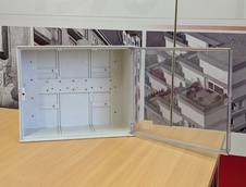 PSP na stěnu, průhledné dveře, na šroubek (4)