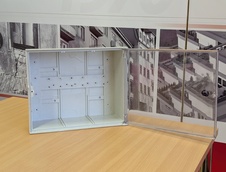 PSP na stěnu, průhledné dveře, na zámek (4)