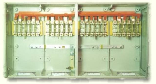 SRM 24x160A se šrouby na kabelová oka (Modul)